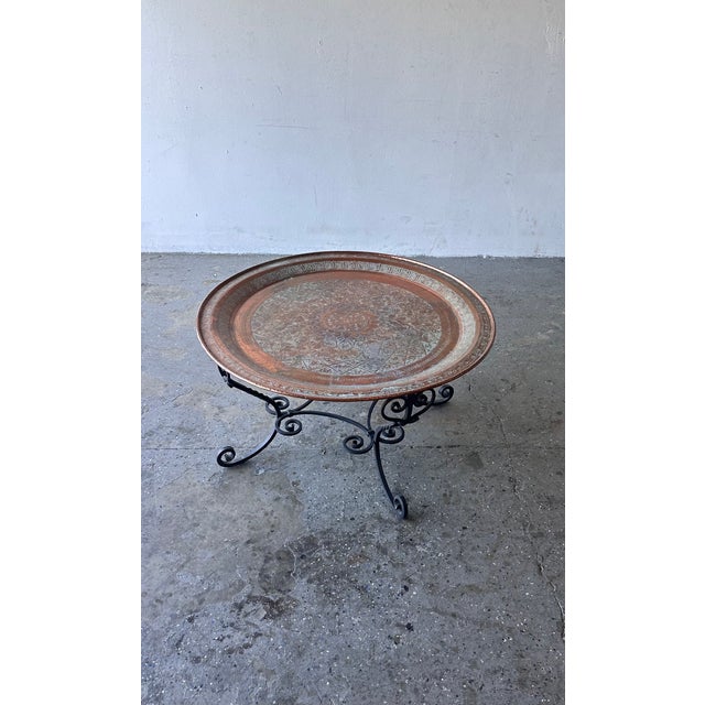 38" Hollywood Regency 1950s Moroccan Hand-Hammered Copper Tray Top Coffee Table With Wrought Iron Base For Sale - Image 17 of 18