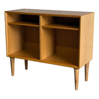 Vintage Danish Modern Oak Bookcase Cabinet – Scandinavian MCM Display Shelf For Sale