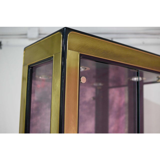 Hollywood Regency 1970s Mirrored & Brass Curio Vitrine Display Cabinets by Mastercraft - A Pair For Sale - Image 3 of 12