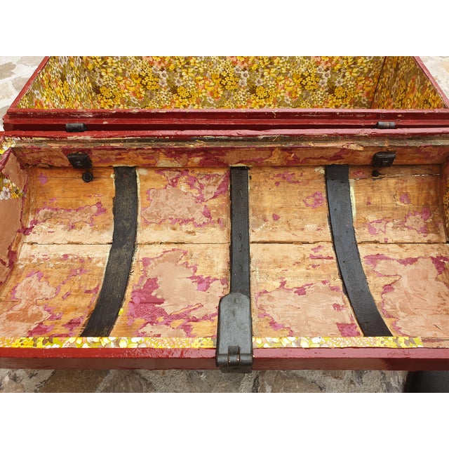 Antique Trunk in Painted Fir Wood with Bombed Slatted Cover and Original Hardware For Sale - Image 14 of 18