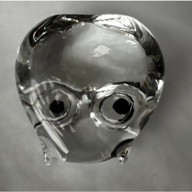 1990s Italian Clear Art Glass Owl Sculpture Paperweight With Black Glass Eyes For Sale In New York - Image 6 of 7