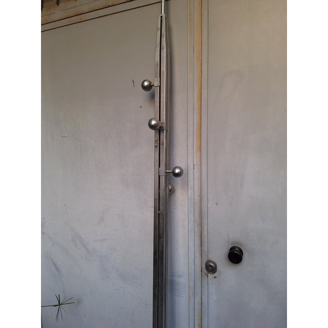 Mid-Century Modern Floor-to-Ceiling Coat Stand in Chromed Brass with Adjustable Knobs from Fedele Papagni, 1990s For Sale - Image 3 of 14