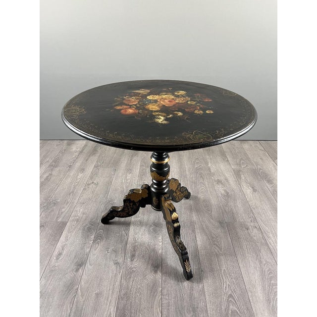 19th Century Napoleon III Pedestal Table in Black Lacquered Wood with Painted Floral Decoration For Sale - Image 4 of 10