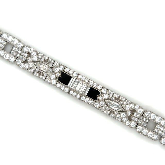 1920s Art Deco, 15.50 Carats Diamond and Onyx Bracelet, Platinum For Sale - Image 4 of 6