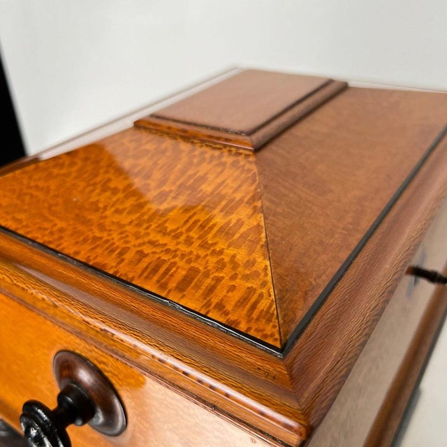 Historicism Box in Floral Ash Veneer and Rosewood, Austria, 1880s For Sale - Image 10 of 18