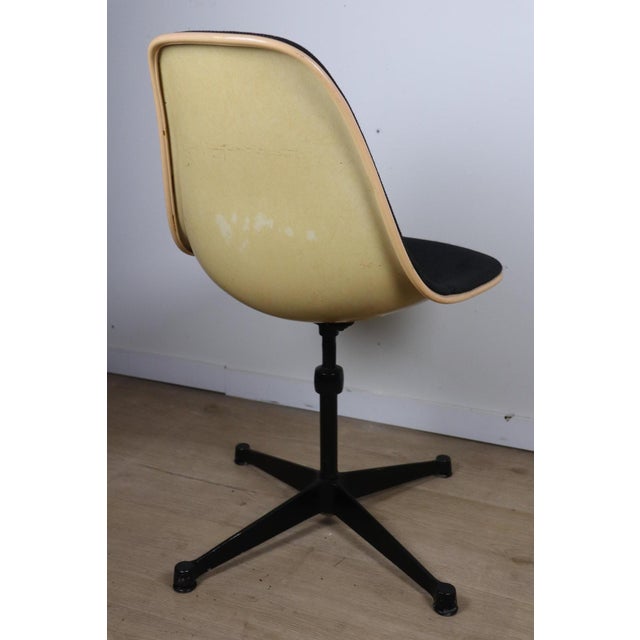 Adjustable Swivel Chair in Fiberglass by Charles and Ray Eames for Herman Miller, 1960s For Sale - Image 9 of 16