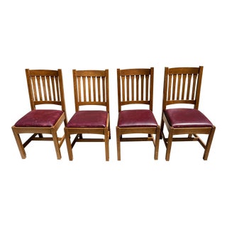 Late 20th Century Four Classic Stickley Mission-Style Arts and Crafts Tiger Oak Side Dining Chairs With Burgundy Upholstery For Sale