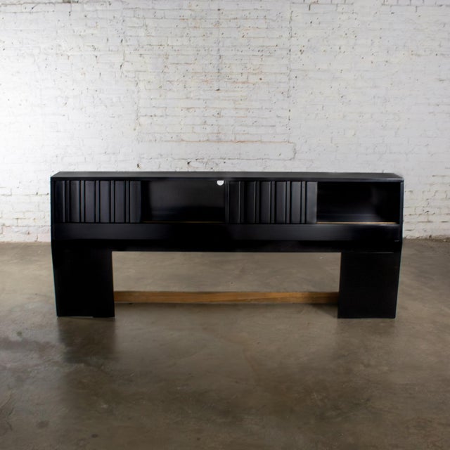 Black Mid-20th Century MCM King Size Bookcase Headboard by Sligh Furniture Cross Country Line With Black Painted Frame For Sale - Image 8 of 18