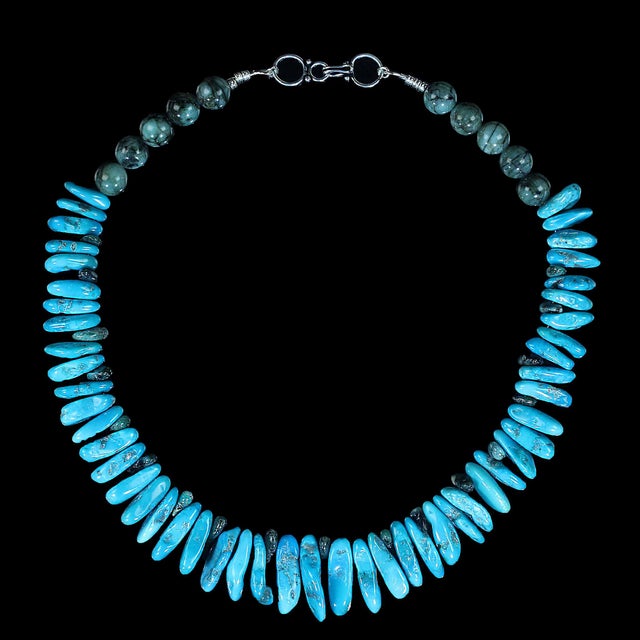 Designed for versatility and elegance, this unique necklace transitions seamlessly from casual daytime attire to evening...