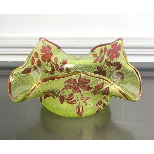 Magnificent fruit bowl, empty pocket, centerpiece, bowl, Art Nouveau in green crystal with red floral decoration in the...