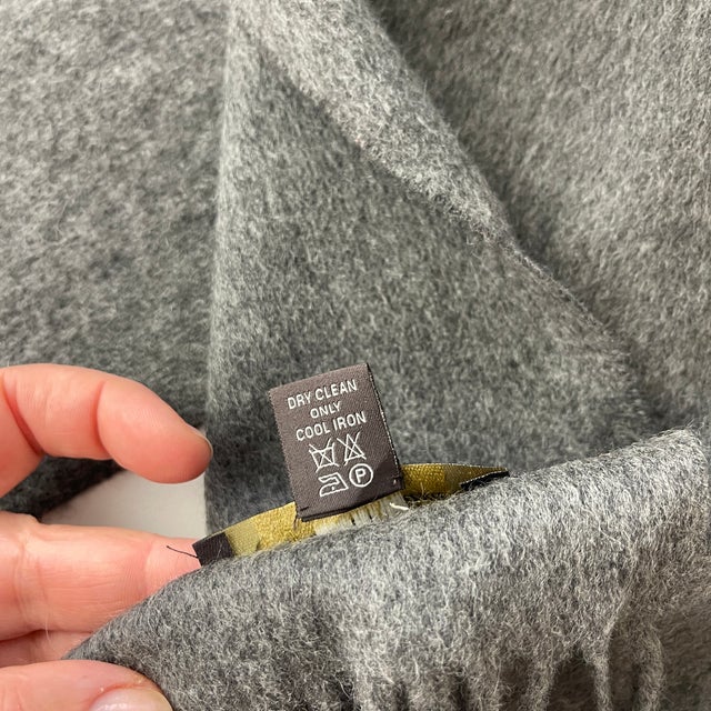 Textile Loro Piana Dark Grey Solid 100% Cashmere Scarf For Sale - Image 7 of 10