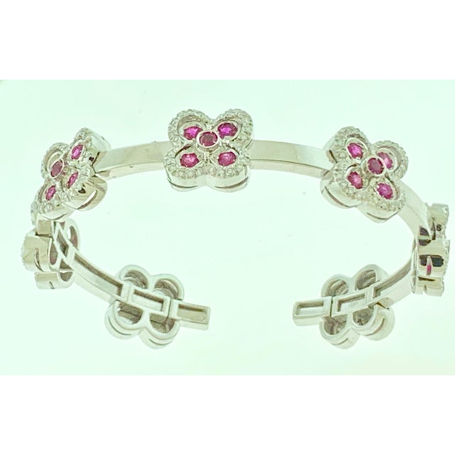 Ruby and Diamond and Gold 37 Grams Cuff Bangle /Bracelet in 18 Karat White Gold For Sale - Image 4 of 18