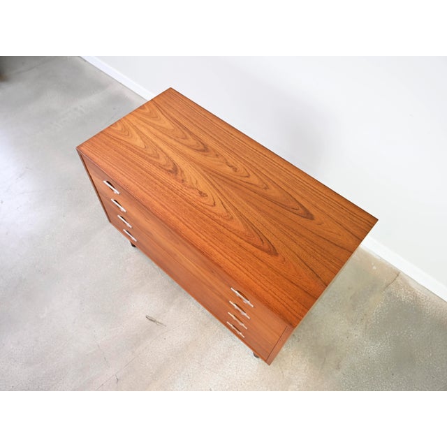 Wood Vintage 4-Drawer Chest of Drawers in Teak by Hans Wagner for Ry Möbler For Sale - Image 7 of 16