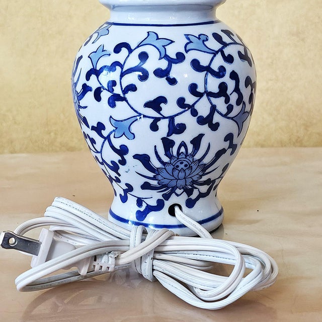 Vintage Blue & White Chinoiserie Ginger Jar Table Lamp – Porcelain Accent Lamp For Sale In Washington DC - Image 6 of 18