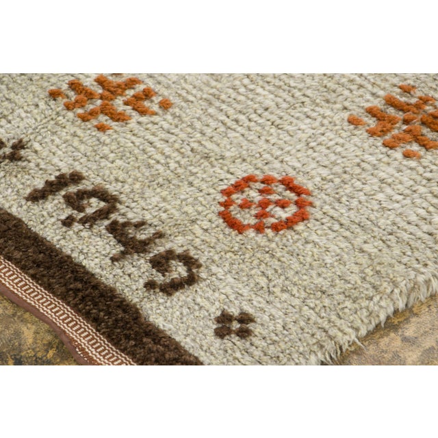 Hand-knotted in wool and originating circa 1940-1949, this 5x8 vintage Swedish rya rug joins Rug & Kilim’s Scandinavian...