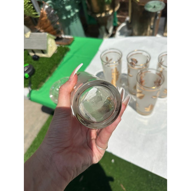 1970s 1970s Libbey Golden Foliage Collection of 22 Kt Gold Details Highball Frosted Glass Cocktail Glasses- Set of 5 For Sale - Image 5 of 7
