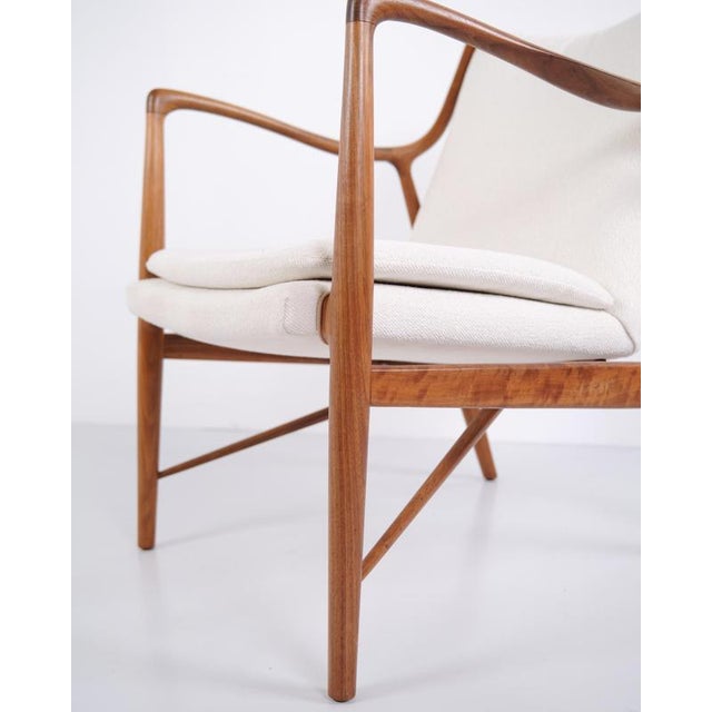 Walnut Lounge Chair with Light Fabric by Finn Juhl, 1952 For Sale - Image 9 of 11