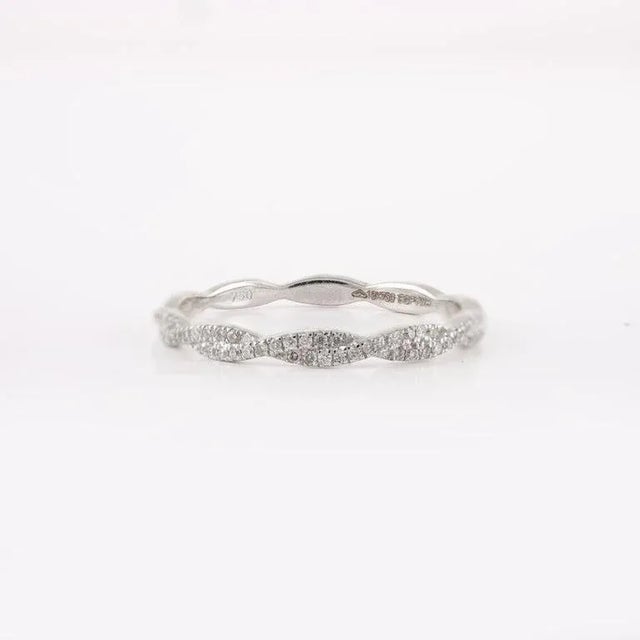 Art Deco Modern Stackable 18k Solid White Gold Diamond Twisted Band Ring Size 7 For Sale - Image 3 of 8
