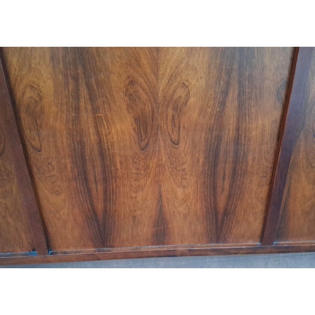 Wood Mid 20th Century West Michigan Furniture Dimension Flamed Bookmatched Walnut King Size Headboard For Sale - Image 7 of 10