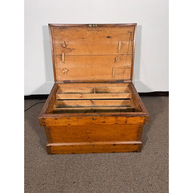 Early 20th Century Antique Hand Crafted Lift Top Carpenters Storage Chest For Sale In New York - Image 6 of 13