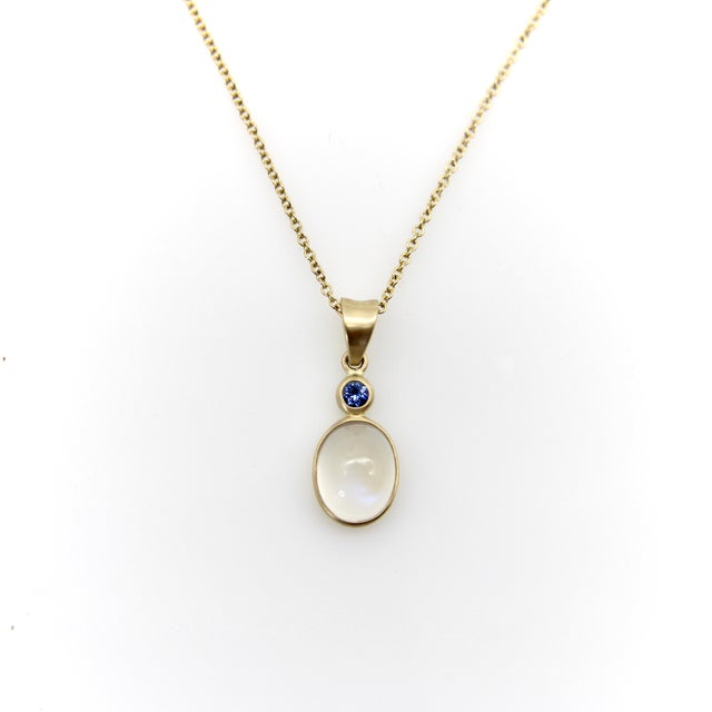 1990s 14k Gold Moonstone Cabochon and Sapphire Pendant Necklace For Sale In Los Angeles - Image 6 of 8