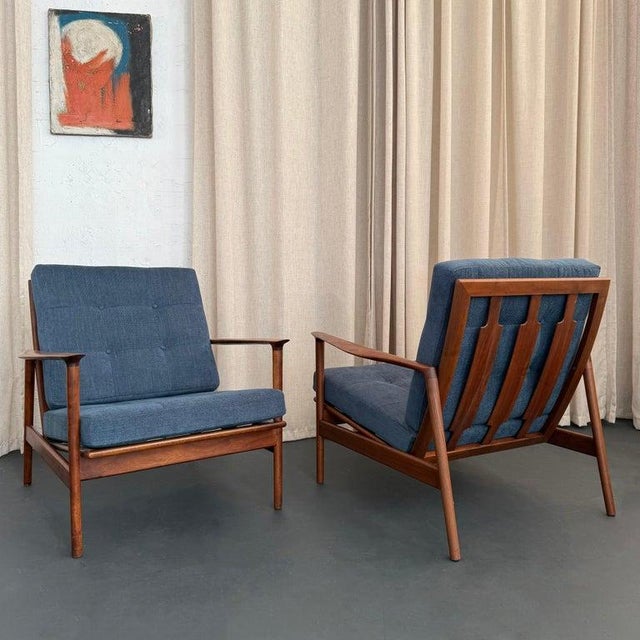 Mid-Century Modern 1960s Pair of Scandinavian Modern Lounge Chairs by Ib Kofod-Larsen for Selig For Sale - Image 3 of 9