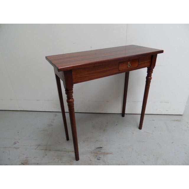 Antique Mahogany Side Table, in Very Good conditions. Designed before 1890