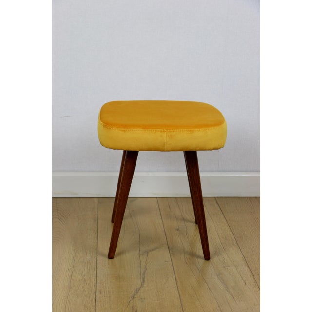 1970s Vintage Square Yellow-Gold Stool from PRL, 1970s For Sale - Image 5 of 7
