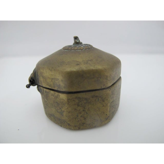 19th Century Small Antique Mughal Indian Brass Brass Octagonal Betel Nut Box For Sale - Image 5 of 9