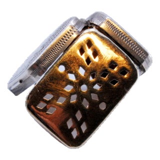 Silver and Gold Vinaigrette Box with Asymmetrical Engraving For Sale