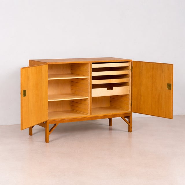 Oak Model 232 China Cabinet by Børge Mogensen for FDB, Denmark, 1960s For Sale - Image 6 of 17