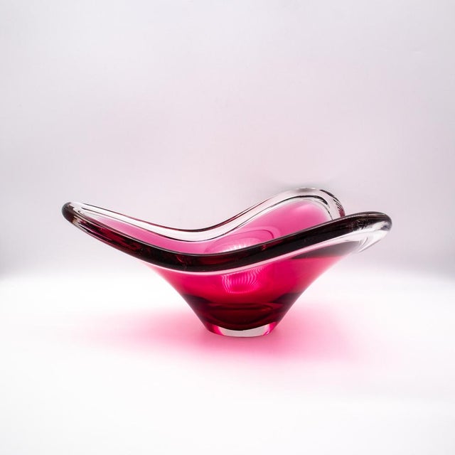 1960s Scandinavian Pink Glass Bowl by Paul Kedelv for Flygfors, 1960s For Sale - Image 5 of 5