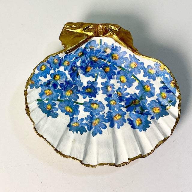 Paper 1970s Vintage Boho Chic Folk Art Coastal Découpage Clam Seashell Catchall Trinket Dish, Blue Floral For Sale - Image 7 of 10