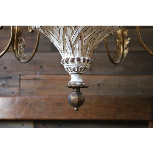 1970s Italian 18-Light Carved Wood & Gilt Metal Chandelier For Sale - Image 10 of 18