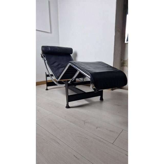 LC4 Chaise Lounge in Black Leather by Le Corbusier for Cassina, 1970s, in Very Good conditions. Designed 1970 to 1979 This...