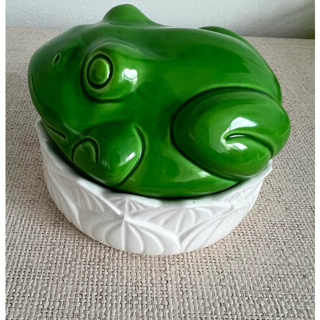 Green Vintage Shallow Porcelain Frog Container Box For Sale - Image 8 of 10