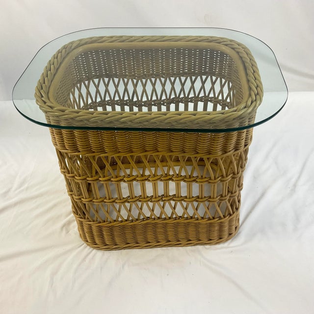 1980s 1980s Vintage Lloyd Flanders Coastal Boho Chic Thick Rattan & Bentwood Side Table For Sale - Image 5 of 11