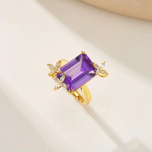 Kai Amethyst White Sapphire Butterfly Ring in 14k Gold Ring, size 8 For Sale - Image 10 of 11