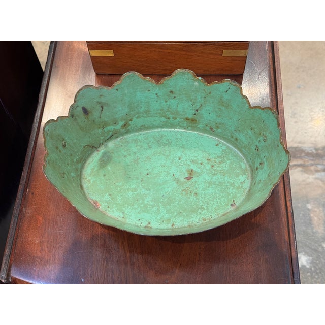 19th Century Painted Tôle Monteith With Chinoiserie Figural Scene For Sale - Image 4 of 8