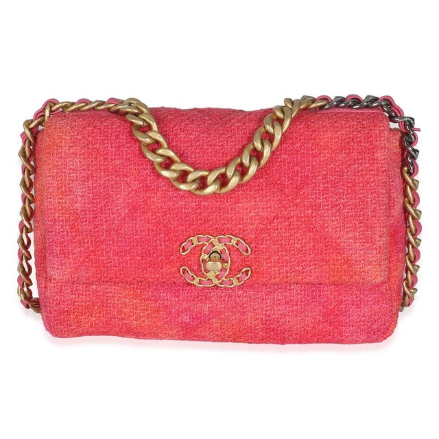Traditional Coral Pink Tweed Quilted Medium Chanel 19 Flap Bag For Sale - Image 3 of 9