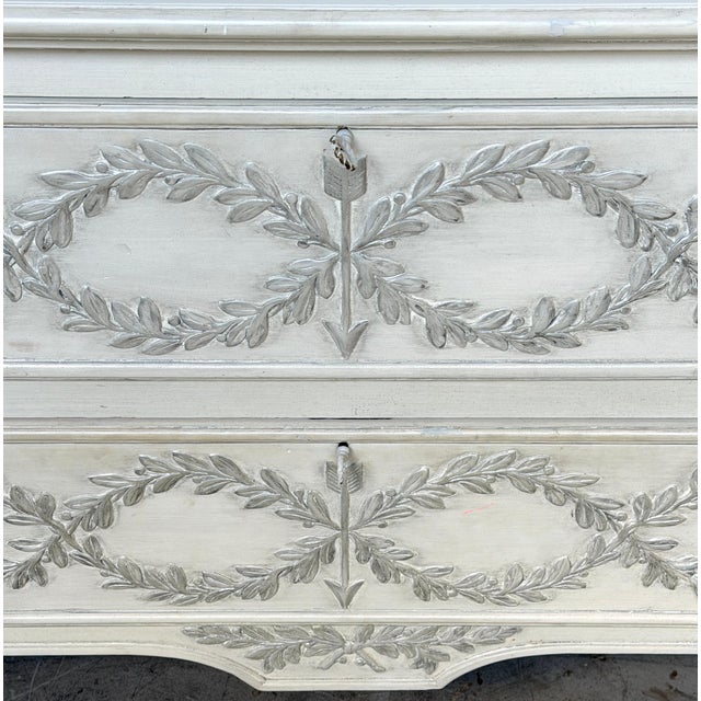 Italian Hand-Carved Tuscan Chest with Laurel Garlands in Antiqued Silver Leaf For Sale - Image 16 of 18