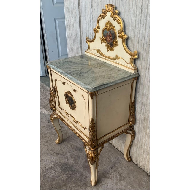 Late 19th Century Pair of White Venetian Nightstands with Marble Top and Crest Handpainted Motifs For Sale - Image 17 of 18