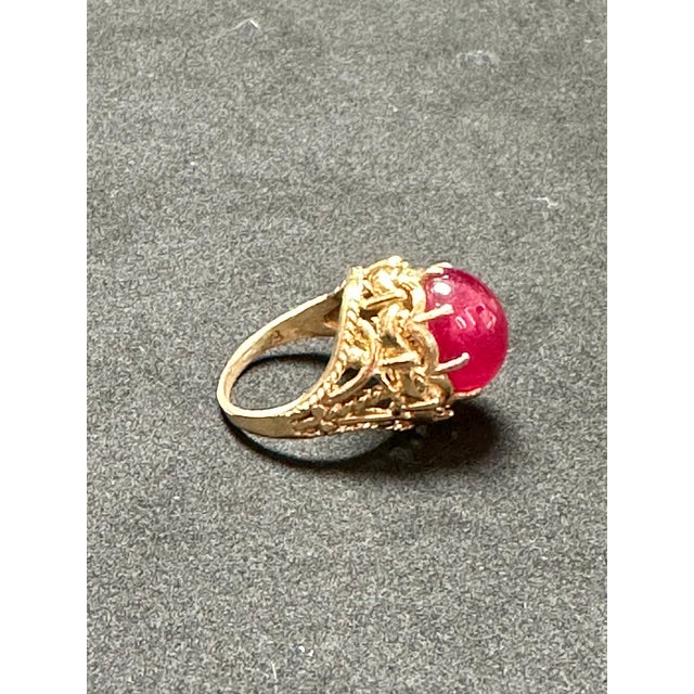 7 Carat Oval Cut Natural Pink Tourmaline Cabochon 14 Karat Yellow Gold Ring For Sale In New York - Image 6 of 18