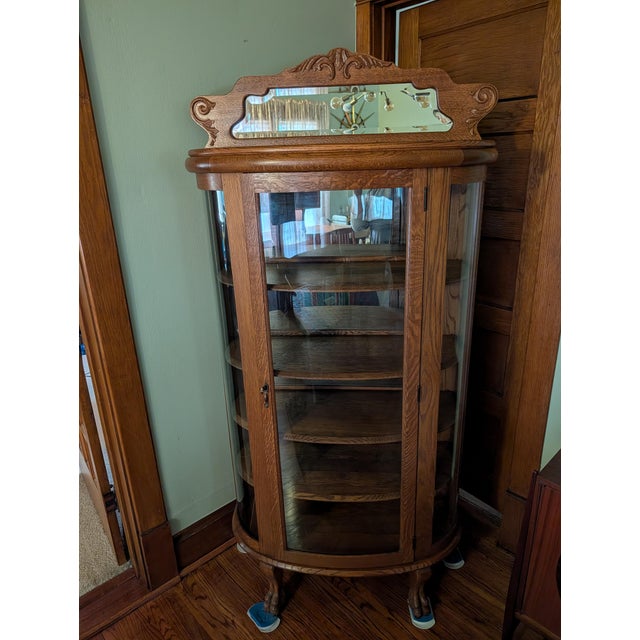 This is a stunning antique American Victorian or Edwardian quarter sawn tiger oak curved glass china cabinet or curio,...