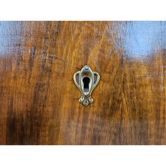 Art Deco Chest of Drawers in Mahogany Burl with Brass Handles, 1940 For Sale - Image 10 of 18