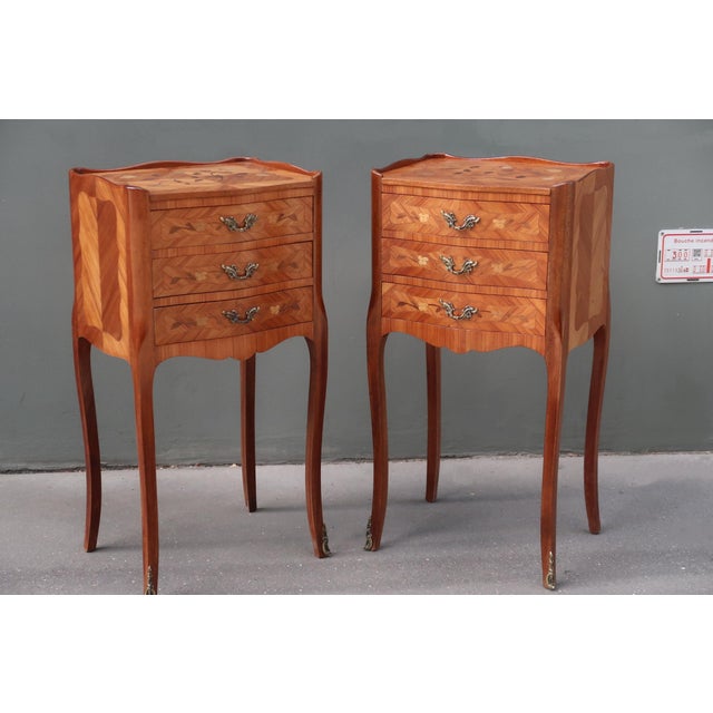 1950s Pair of Restored French Louis XV Style Rosewood Inlaid Side Tables Nightstands For Sale In Los Angeles - Image 6 of 12