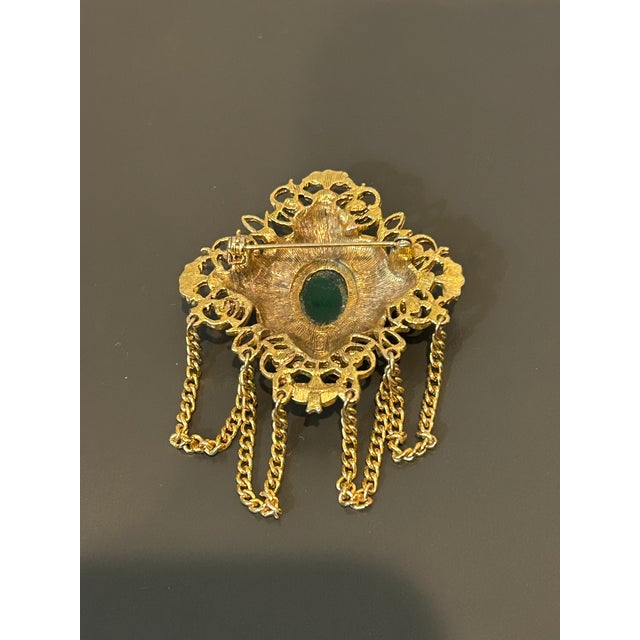 Sarah Coventry Vintage Signed Art Arthur Pepper Intaglio Cameo Brooch – Renaissance Revival Gold-Tone Filigree With Green Glass Cabochon & Tassel Chains For Sale - Image 4 of 8