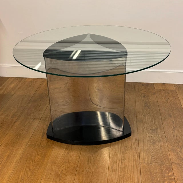 Italian Round Metal Table, 1970, in Very Good conditions. Designed 1970 to 1979