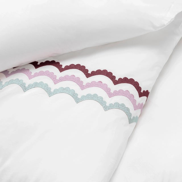 Contemporary Celerie Kemble + Hamburg House Whimsical Wine Scallop Twin Bedding Set For Sale - Image 3 of 10