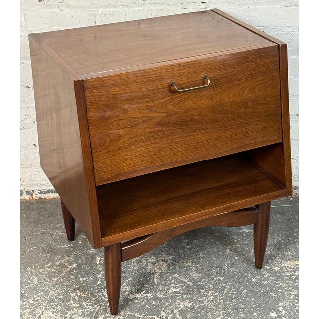 Late 20th Century Pair of Walnut Drop Door Night Stands by Carlton House Fine Furniture For Sale - Image 11 of 16